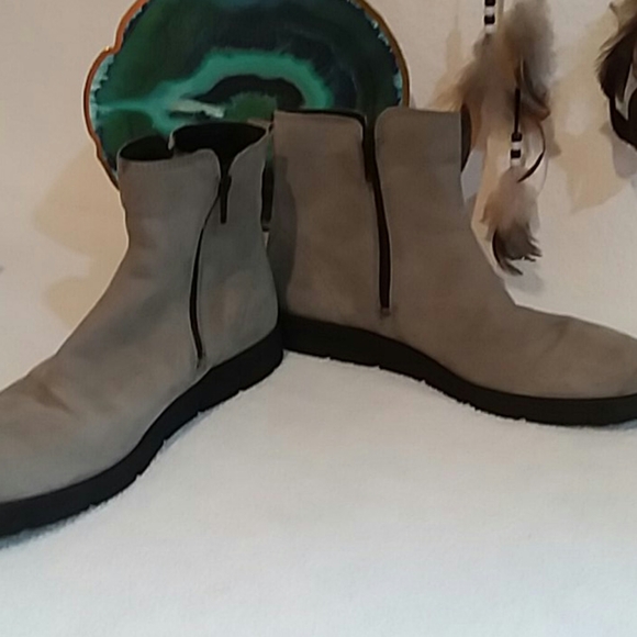 SALE! NWOT ECCO Leather Zip Boots - Picture 2 of 4